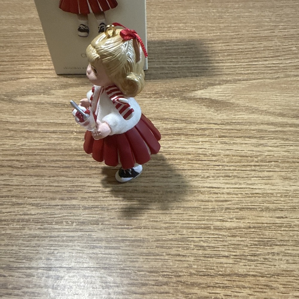 2007 HALLMARK KEEPSAKE ORNAMENT "CHERRY PARFAIT" MADAME ALEXANDER SERIES‎ #12 - Picture 6 of 10